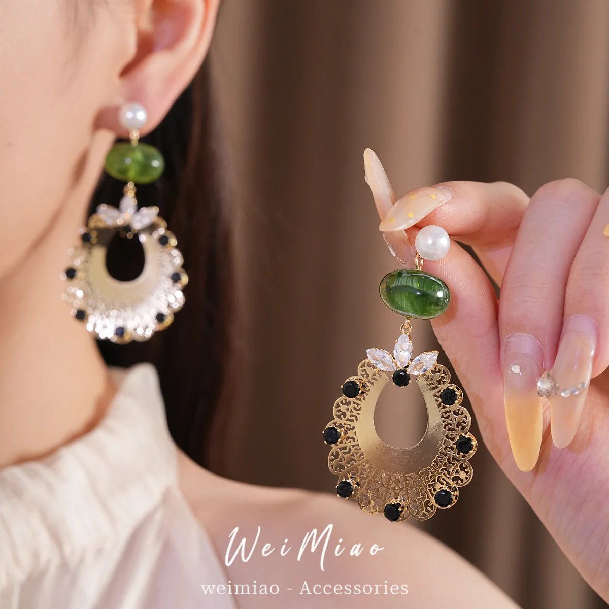 Vintage Hollow Out Teardrop Earrings Emerald Green Bead Accent Gothic Black Crystal Statement Ear Drops Evening Accessory