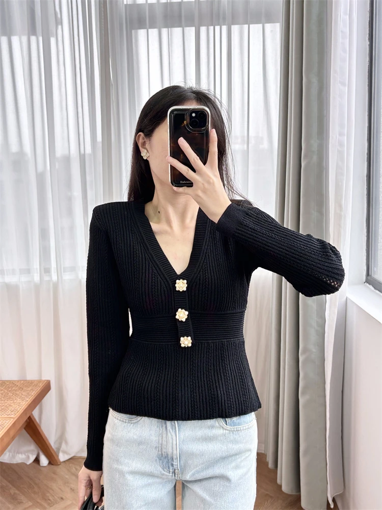 

2024 luxury womens sweaters Slimming Knitted Shirt Black Elegant Metal Buckle V-neck Long Sleeve Dress for Women sweater woman