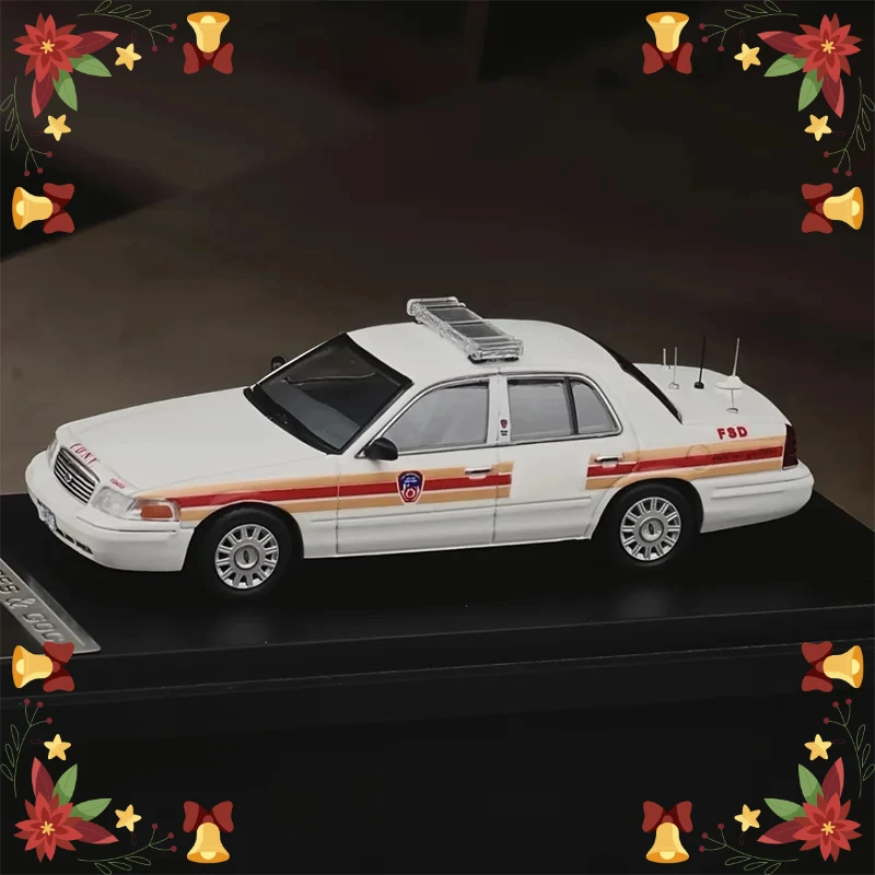 

Коллекционная модель автомобиля Crown Victoria MK & GOC из литого сплава в масштабе 1:64, сувенир, украшение, подарок для хобби и коллекции