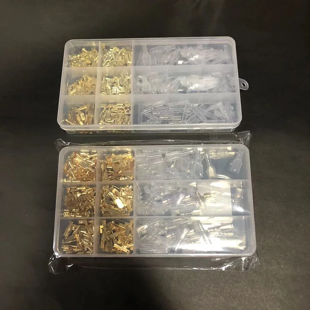Kit terminale assortito connettori a forcella da 135 pezzi per connessioni di cavi elettrici connessione rapida/disconnessione AWG 22-16 fili