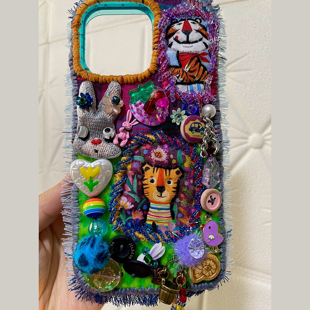 

4009 Handmade Retro Patchwork Fabric Phone Case General Tiger Rabbit Animal Embroidery Fringed Edge Colorful Bead Button Dang