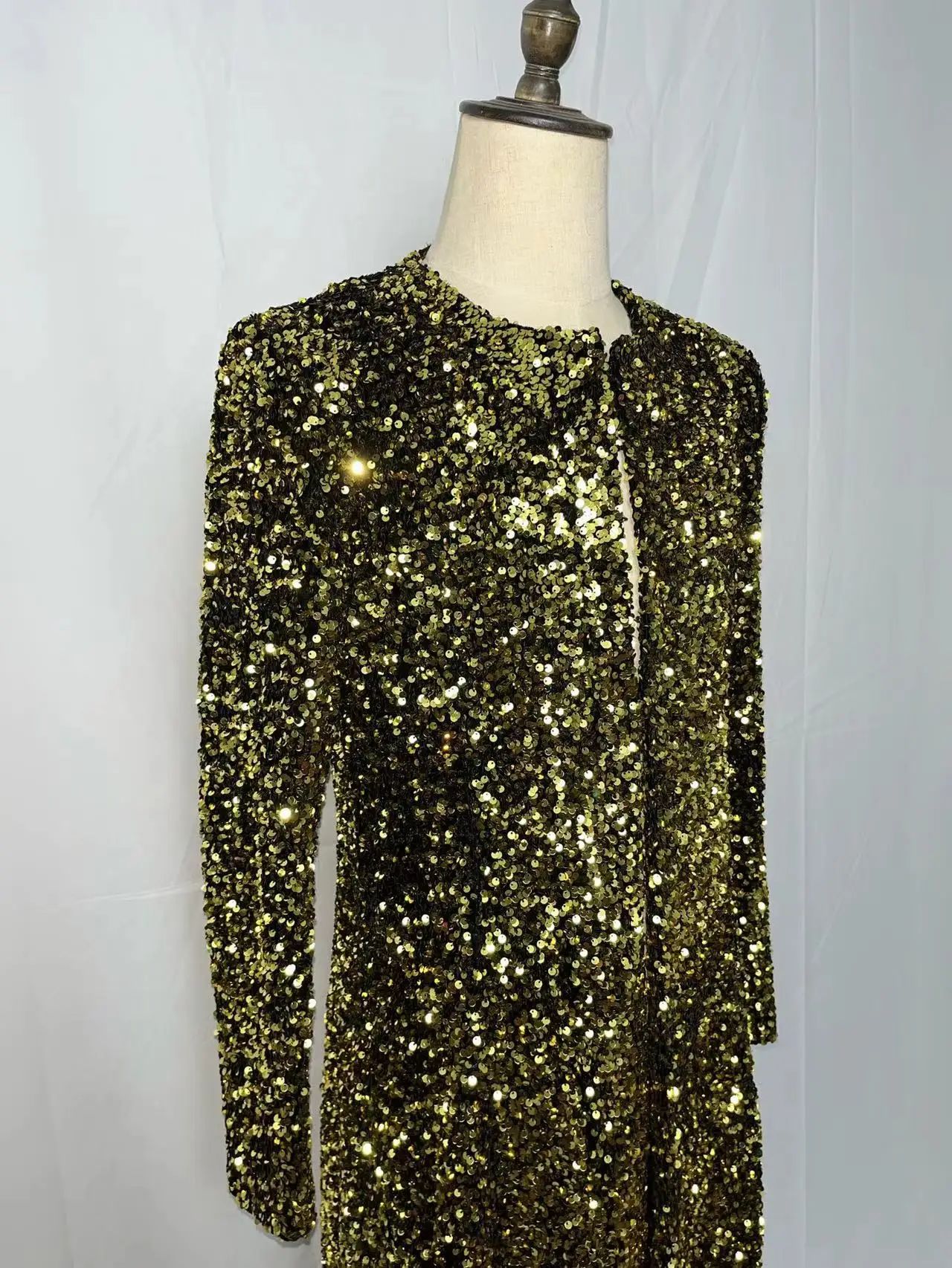 バーステージ男性歌手光沢のあるスパンコールロングコート衣装スターコンサートカーペットキャットウォークグリッターオーバーコートパフォーマンス服