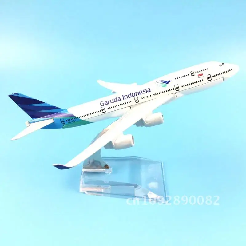 JASON TUTU 16cm GARUDA INDONESIA Metal 747 Airplane Model ﻿ Diecast Boeing Airplane Planes 1/400 Scale