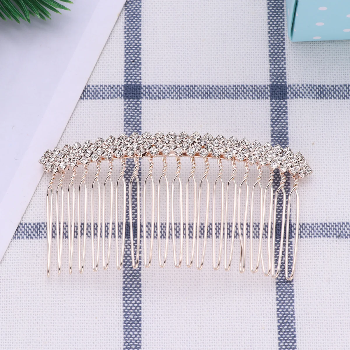 หวีติดผมประดับมุกและโบว์ 1 ชิ้น ทำจากโลหะผสมประดับคริสตัลและเพชรเทียม เหมาะสำหรับงานแต่งงาน งานพรอม งานฉลองครบรอบ