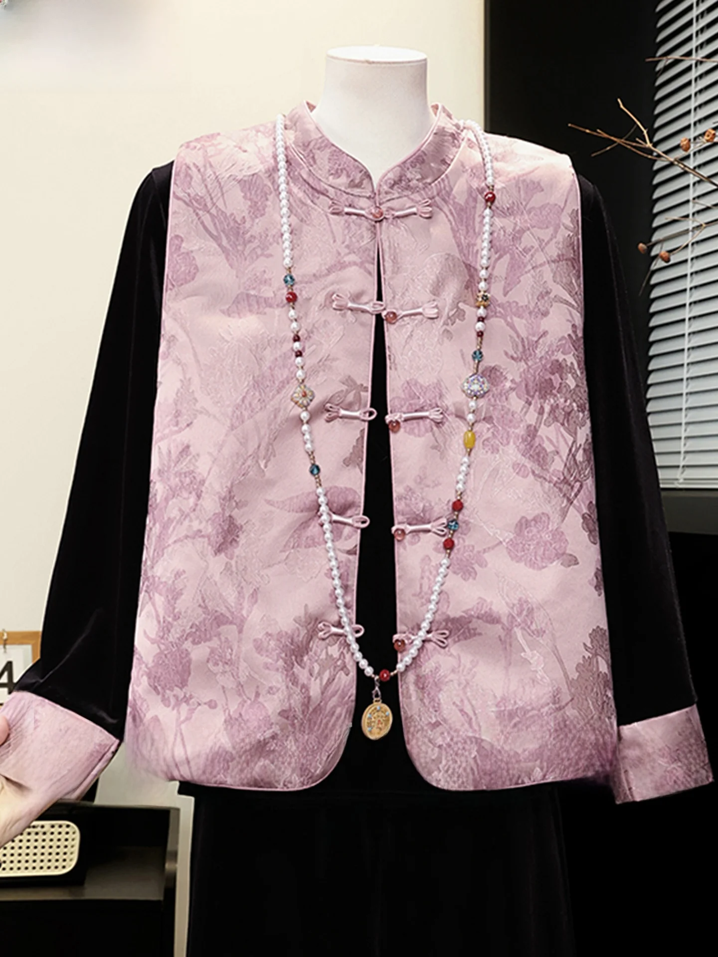 

Комплект из двух предметов Ele Velvet Spring Outfit для женщин среднего возраста: модный, дышащий, износостойкий, легкий.