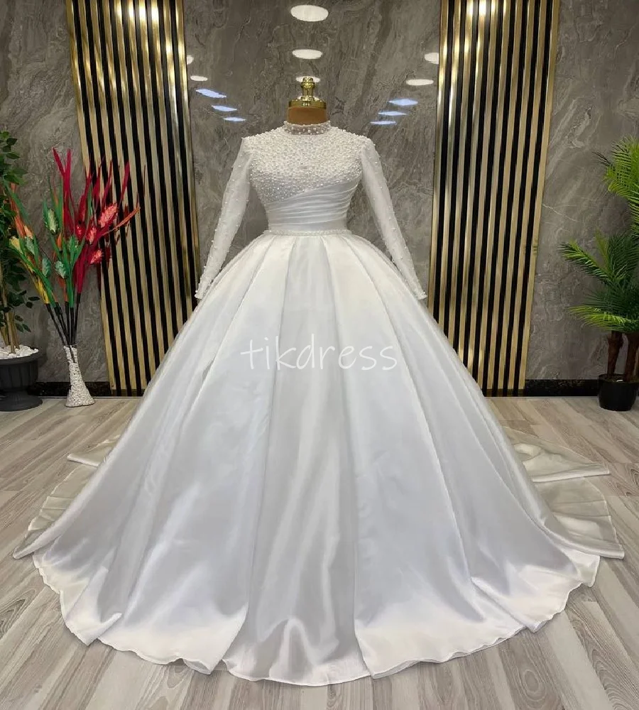 

Elegant Pearls Wedding Dress Long Sleeve A Line Soft Satin Arabic Bride Dress Church Romantic Country Bridal 2025 Customized