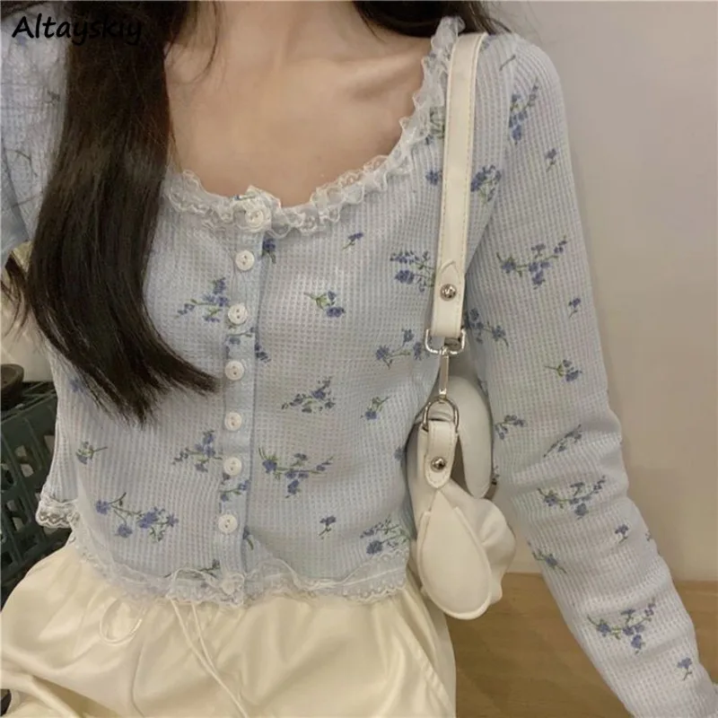 Sweet T-shirts for Women Long Sleeve Spring Lovely Girls Clothing Flower Design Button Lace Fashion O-neck Young College Student