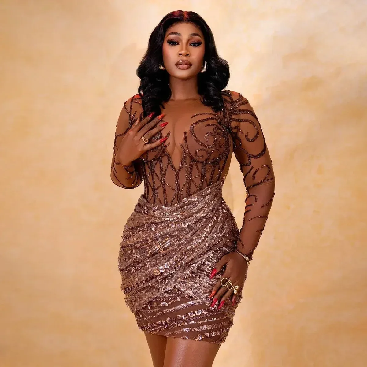 Elegantes braunes glänzendes Abendkleid, kurzes afrikanisches Spitzen-Perlen-Cocktailpartykleid, langärmeliges Mini-Geburtstagskleid, individuell gestaltet