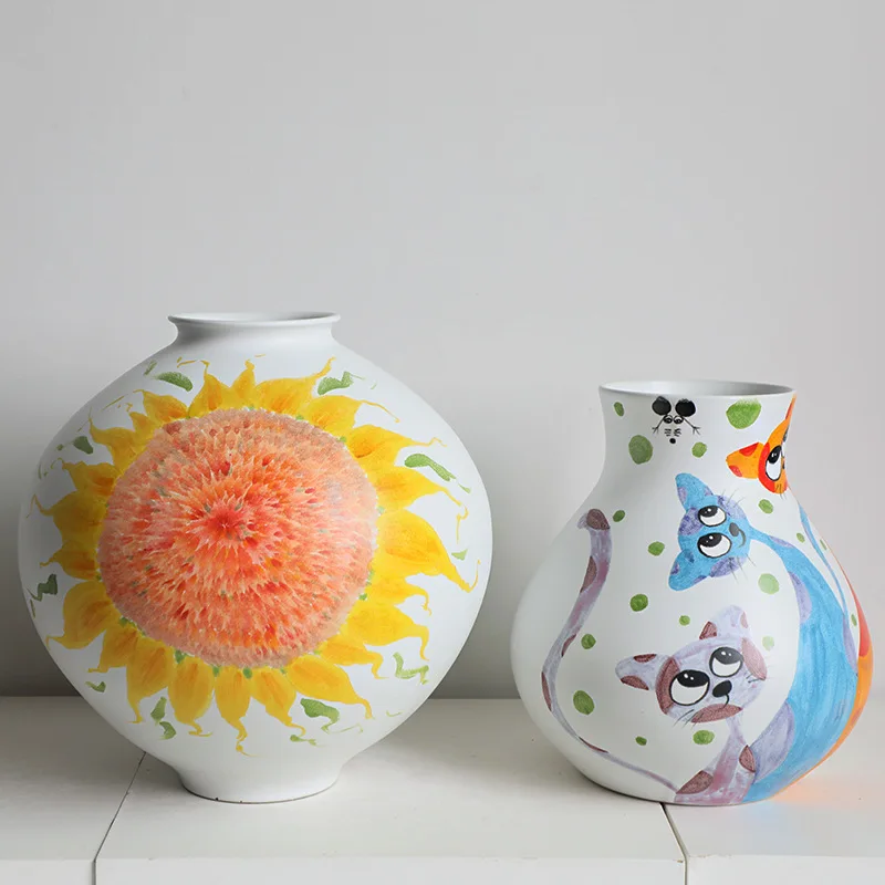 Niche designer hand-painted ceramic vase Jingdezhen high-end living room B & B entrance flower arrangement ornament