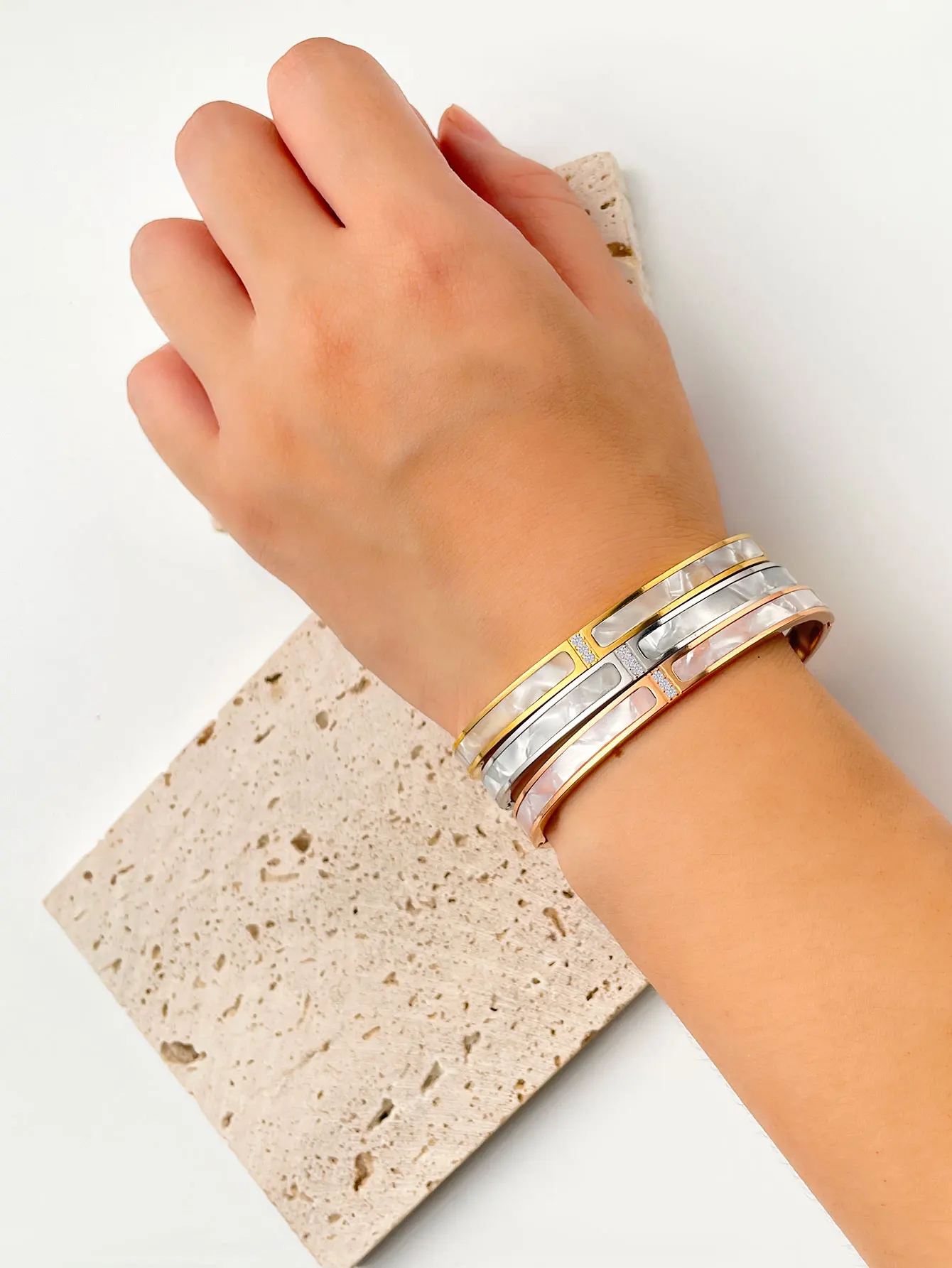 

High-grade sense female pure natural titanium steel fritillary zircon bracelet