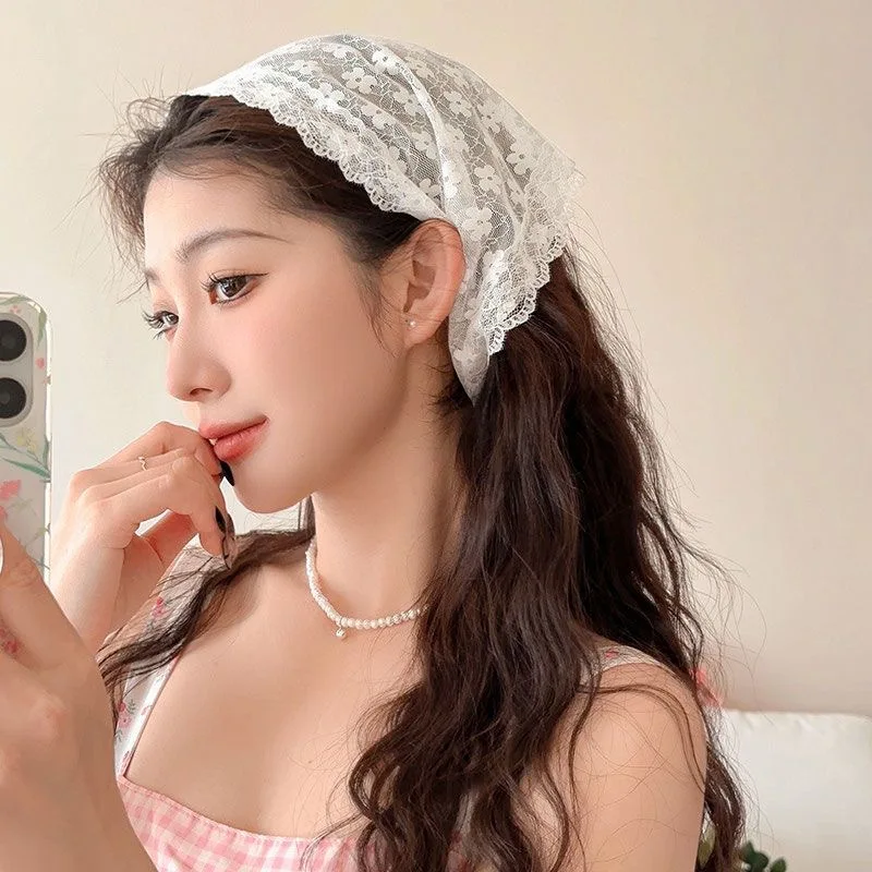 Faixa de cabeça xadrez retrô francesa – bandana triangular com acabamento em renda para mulheres, acessório de cabelo doce e fofo