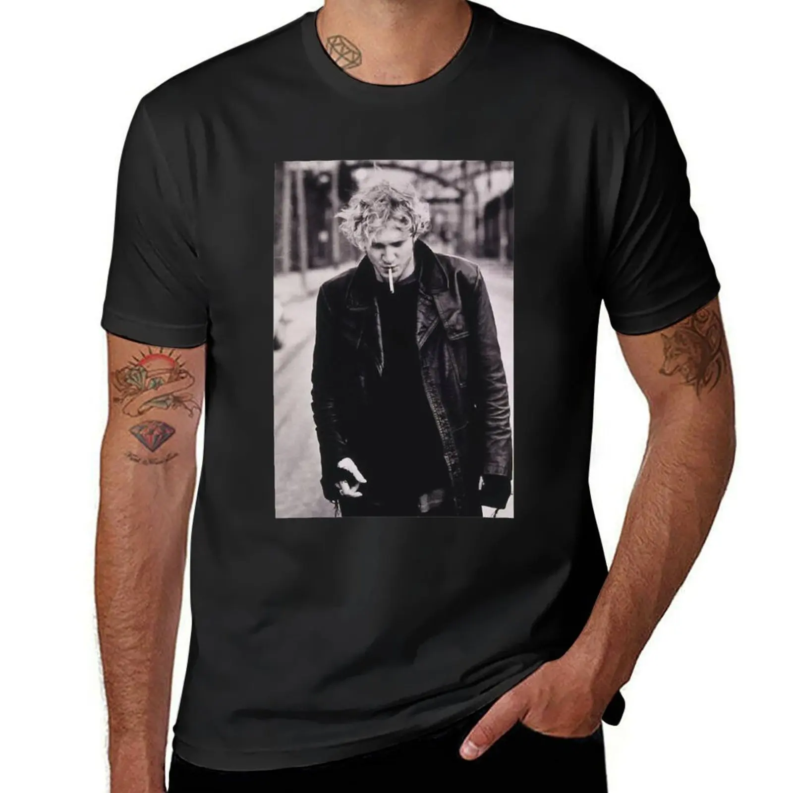 

Layne Staley Alice In Chains Black and White gift Essential T-Shirt valentines clothes anime clothes mens graphic t-shirts
