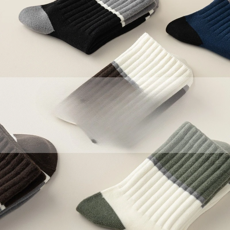 

1/5 пар новых осенних модных мужских носков средней длины, износостойкие, влагопоглощающие, с цветными вставками, удобные носки.