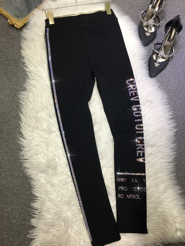 Letras espumantes quentes de perfuração leggings femininas lado colorido diamante preto fino calças de fundo estiramento cintura alta magro legging