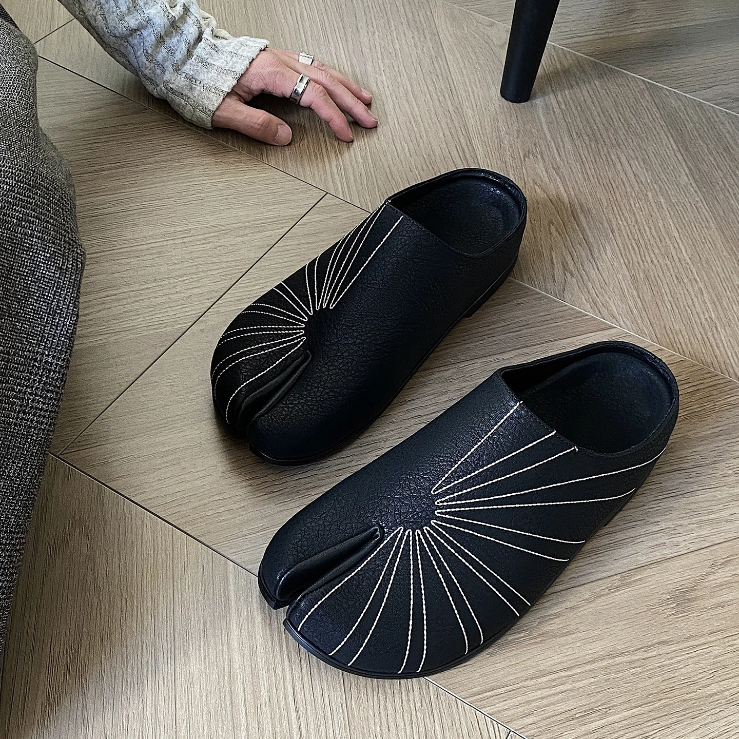 

Полутапочки унисекс из натуральной кожи в стиле ретро с носком для мужской верхней одежды, мужские высококачественные женские тапочки с разделенным носком