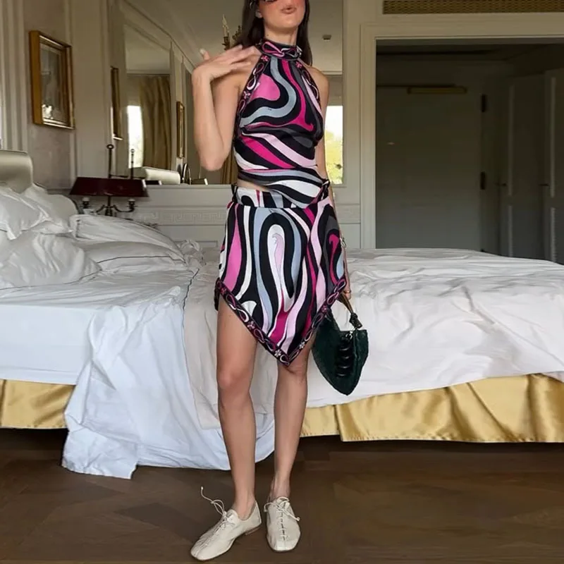 Conjunto elegante de satén para playa, trajes informales con estampado para vacaciones para mujer, Top Halter con espalda descubierta y media falda Irregular, traje de 2 uds.