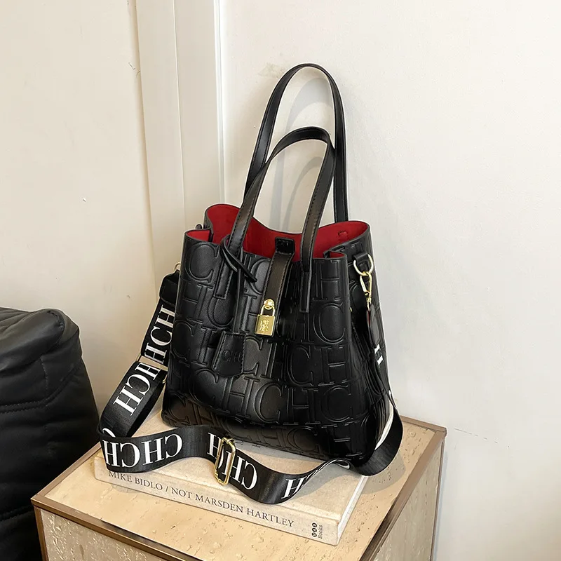 

Luxury Large-Capacity Women's Crossbody Bag 2026 New Fashion Designer Shoulder Bag for Work Travel Shopping, Stylish & Durable