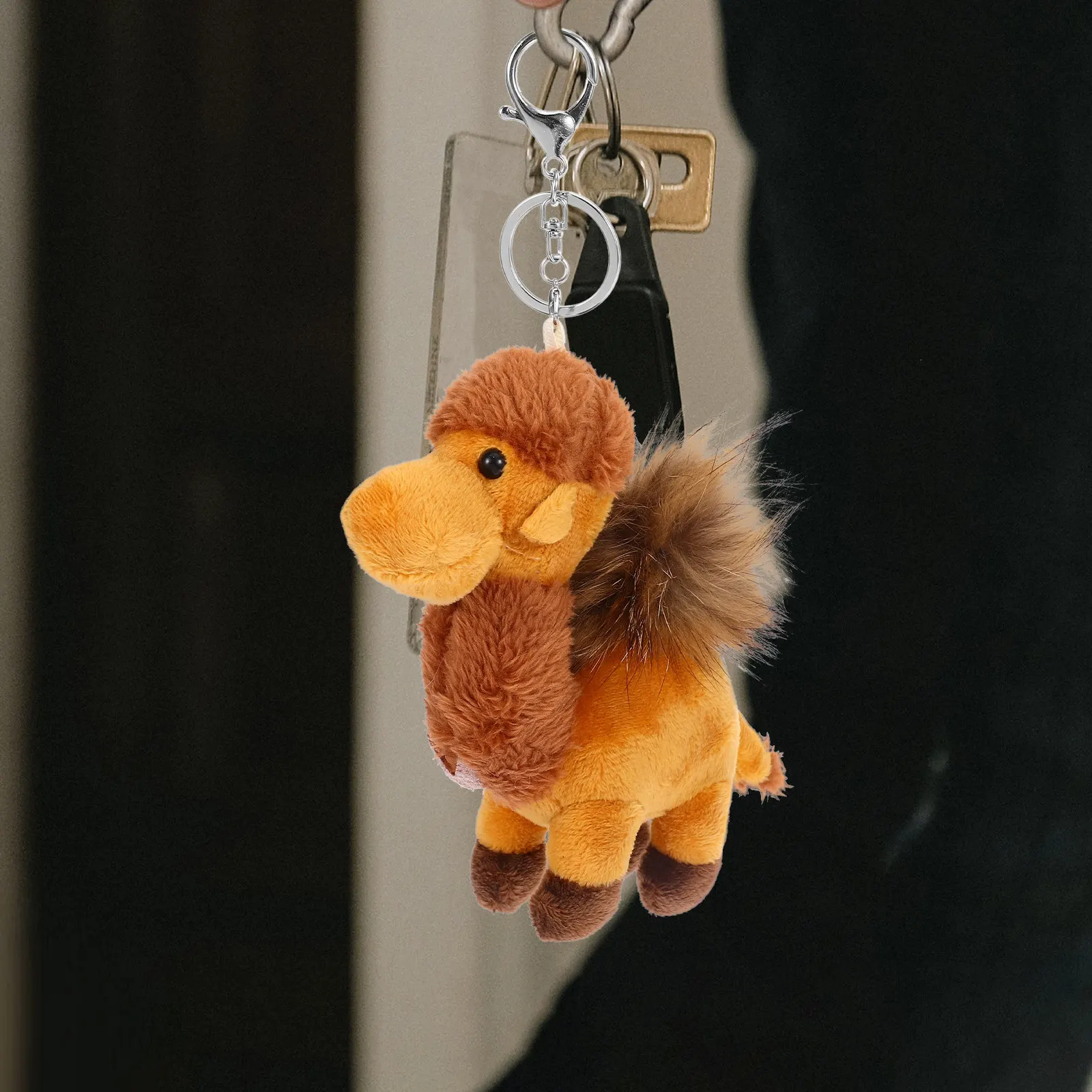 

Милый брелок-подвеска в виде верблюда, мягкая игрушка-талисман для сумки, рюкзака, автомобиля, украшение для подвешивания, мягкий и удобный аксессуар ручной работы, подарок