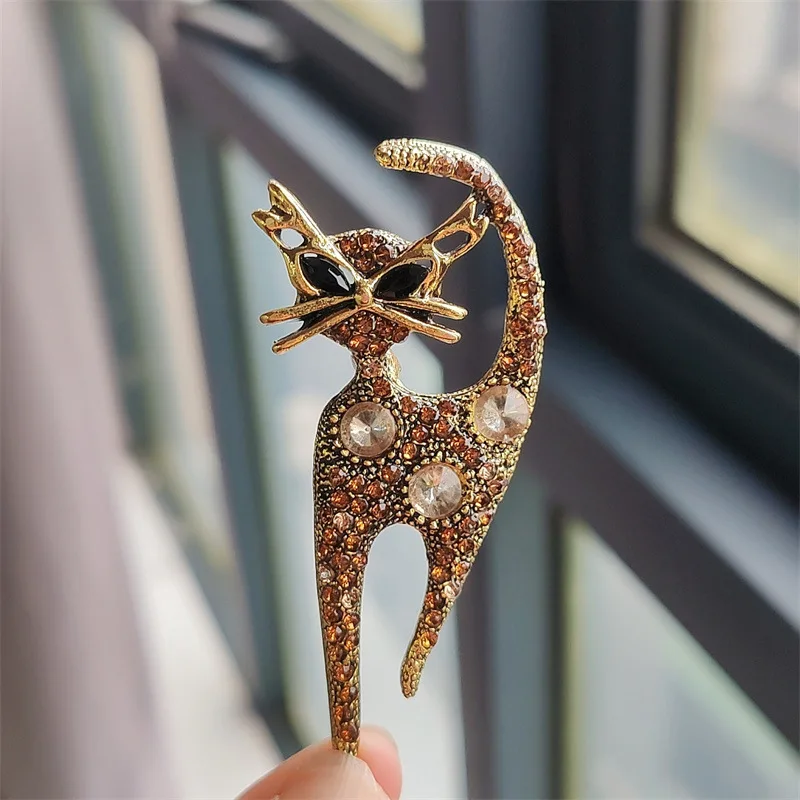 Retro Vintage Shiny Colorful Cat Brooch for Women Men Cool Kitten Animal Pins Suit Jewelry Accessories Party Gifts 2024 New