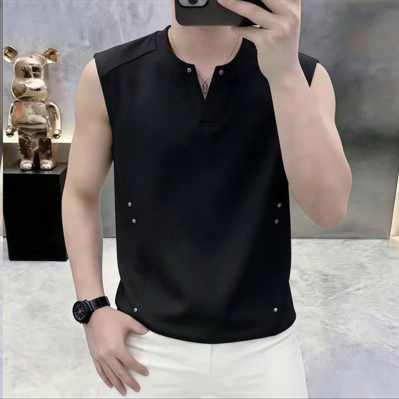 2026 model summer men's luxury lightweight sleeveless tank top with ice silk cooling effect, fitted and adorned with studs, clas