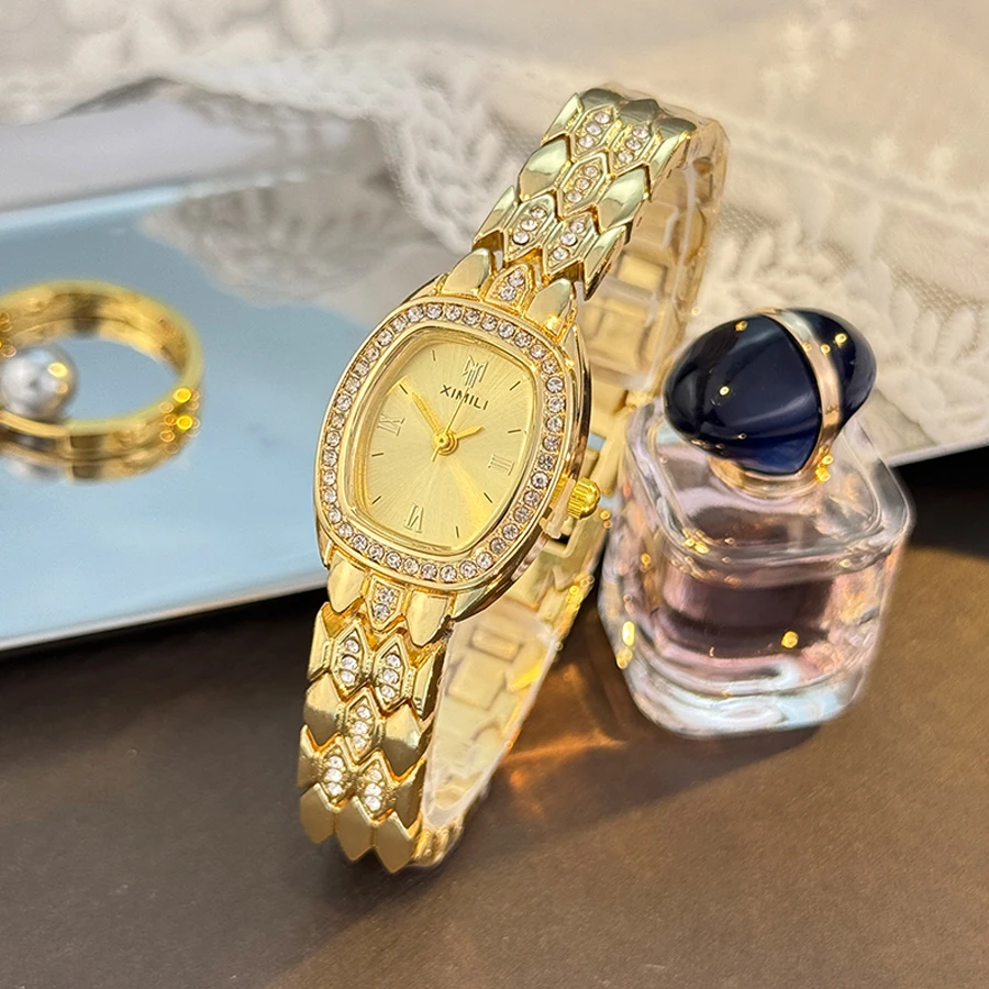 Fashionable Minimalist Diamond-Encrusted Snake-Scale Bracelet Watch for WomenElegant Luxury Wine-Barrel Shaped Quartz Wristwatch