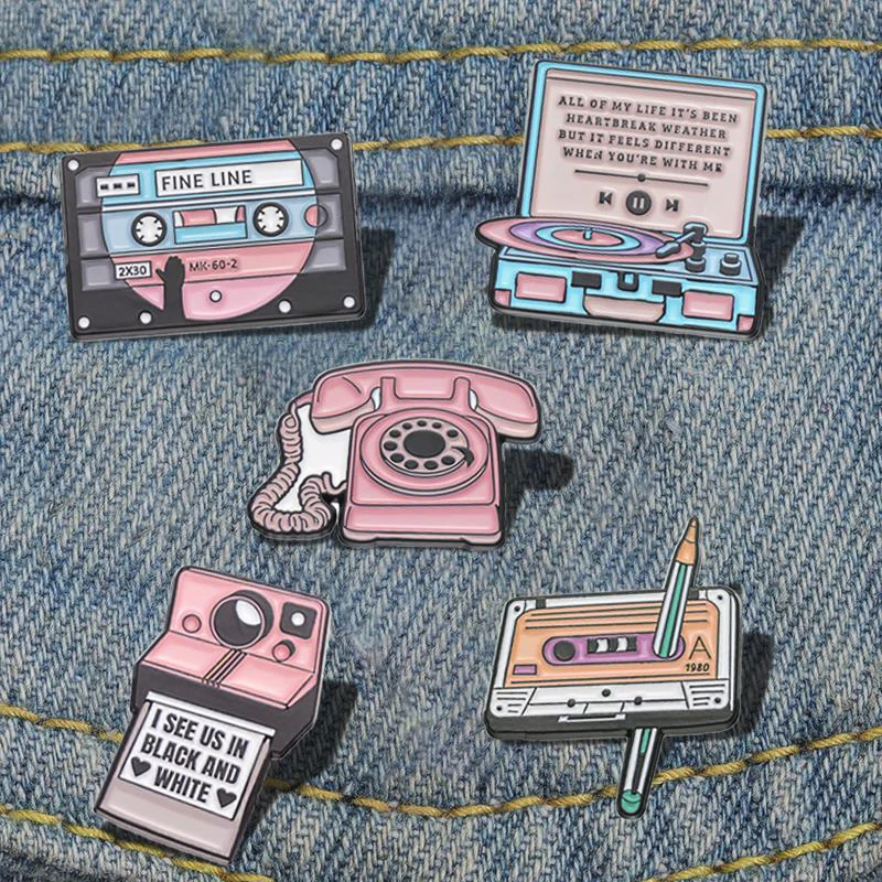 Lapel Badges for Kids, Funny Jewelry Gift, Retro Pins, Camera Tape, Enamel Brooch, Custom, Telefone, Gramofone, Amigos