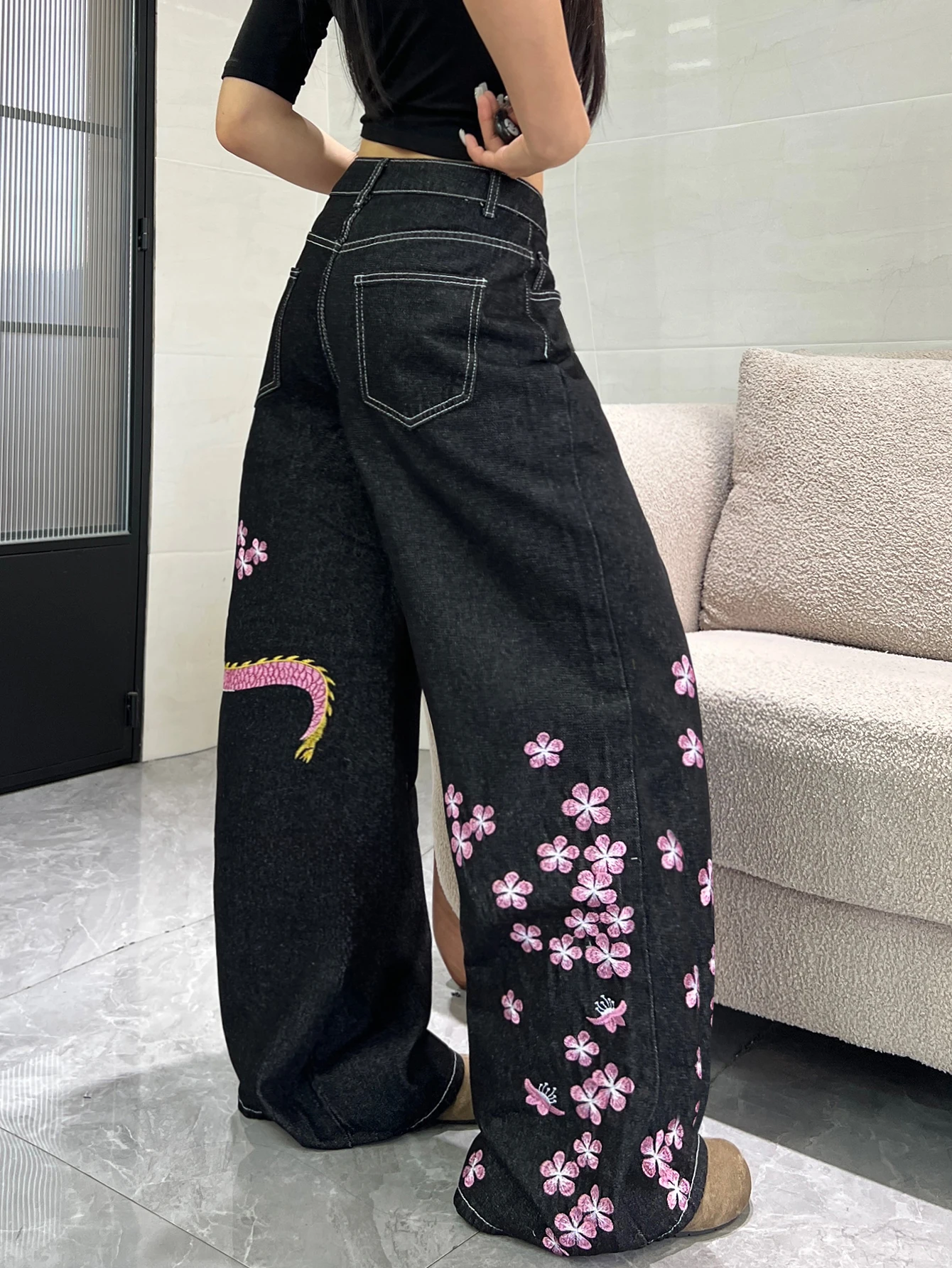 Европейские и американские джи – обзор и цена Embroidery Jeans Sakura