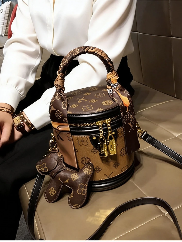 Hong Kong Trendy Brand 2026 New Fashion Bucket Bag Pen Holder Bag Single Shoulder Slant Cross Hand Bag Women Stylish Print