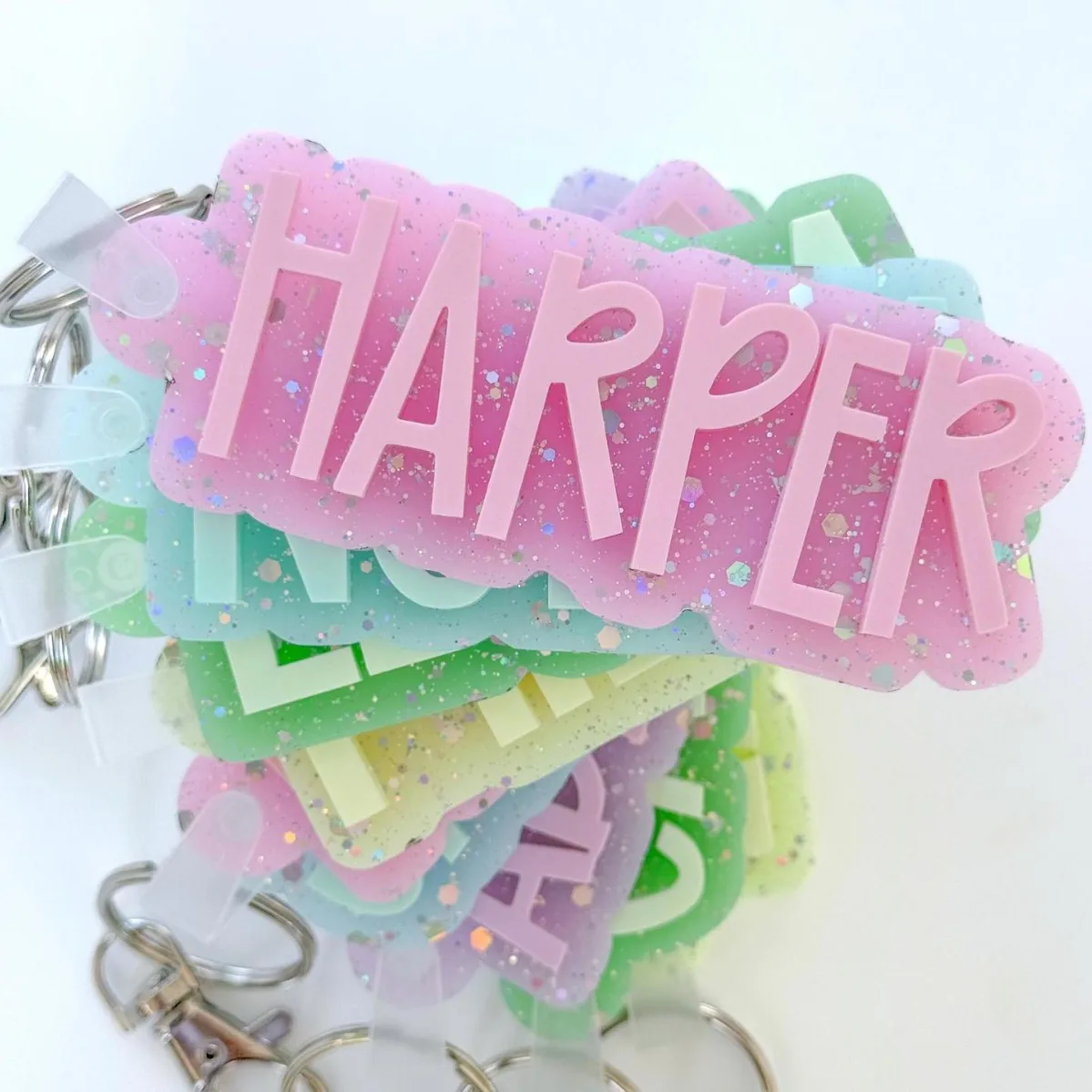 

2025 Fashion new simple hot selling letter words last name acrylic backpack key pendant gift