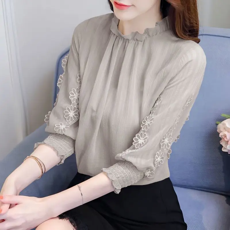 2024 Summer Women\'s Casual Fashion Elegant Commuting Loose Hoodie Solid Color Hollow Three Dimensional Decoration Sweet Lace Top