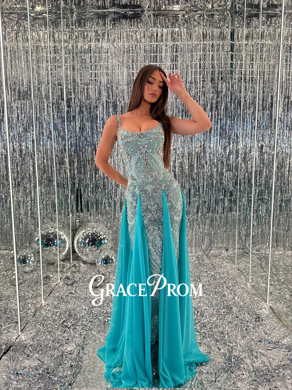 ชุดราตรีแขนกุด GraceProm รุ่นปี 2026 ดีไซน์เก๋ไก๋ ชุดราตรียาวคลุมพื้น สไตล์โรแมนติก สง่างาม เหมาะสำหรับงานปาร์ตี้