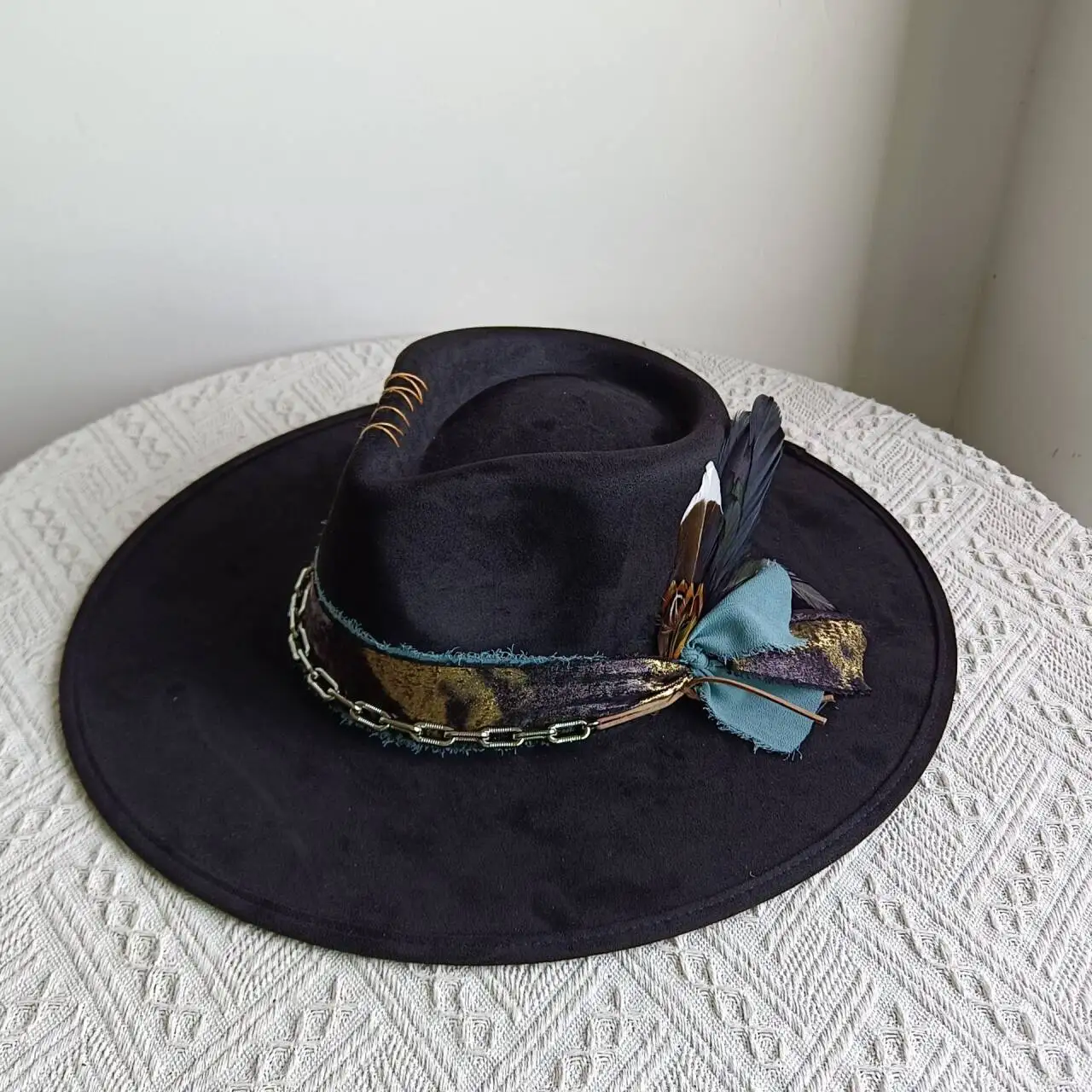 

Suede pure black wide-brimmed jazz hat for men and women, hand-sewn retro fashion rivet-decorated fedora, Panama hat new style