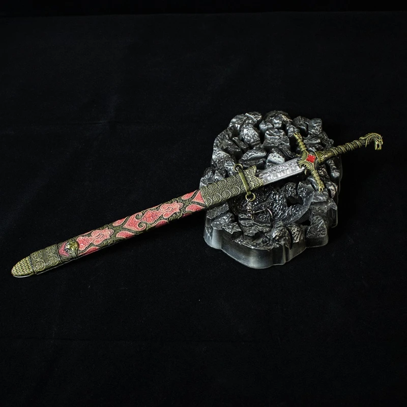 Nuovo 30 centimetri Gioco Figura Periferiche Puntelli Artigianato In Metallo Modello con Spada Guaina Desktop Decorare Ornamenti Ragazzi Regali Di Compleanno Giocattoli