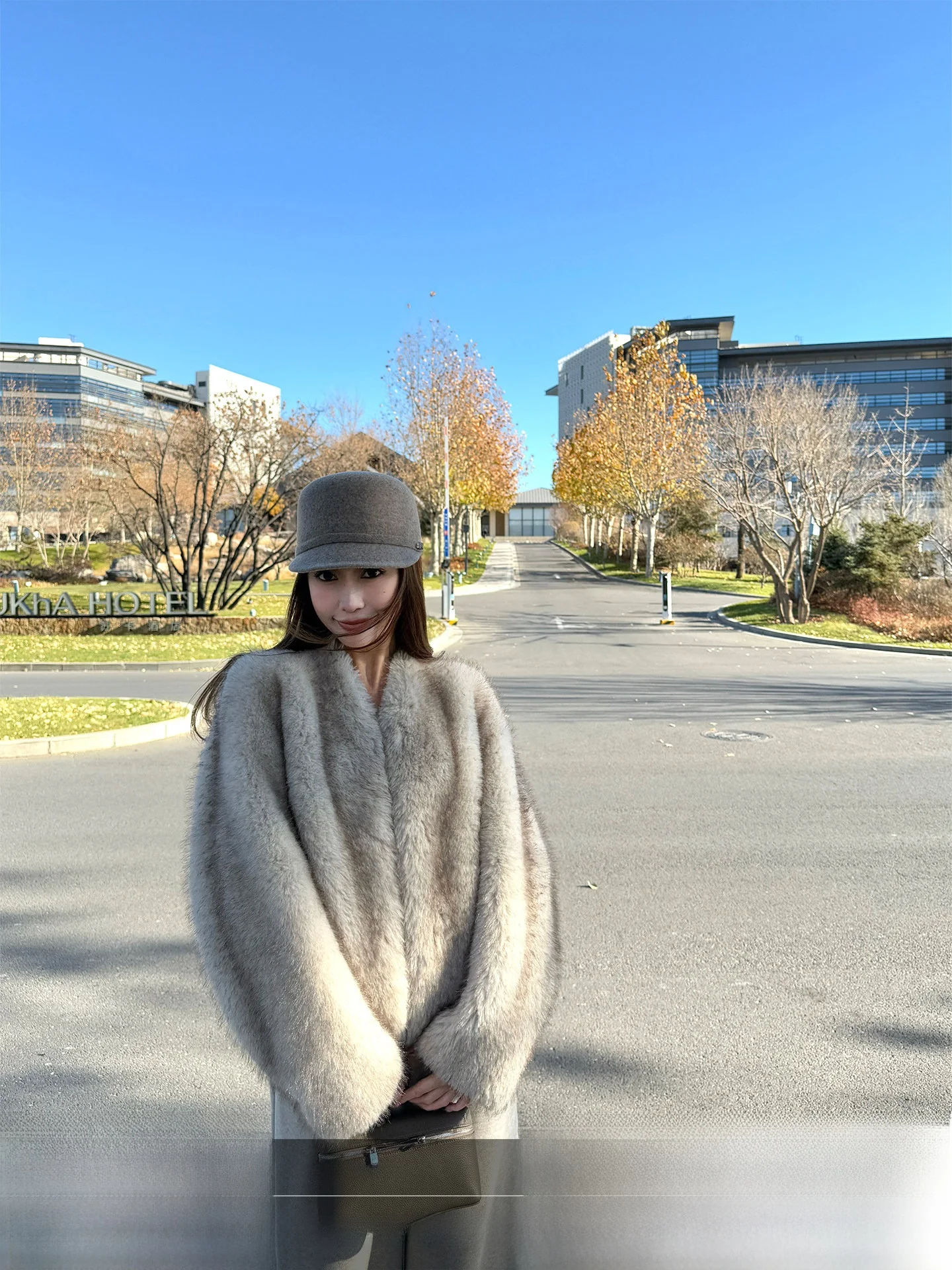 

4PRIL Vintage Sle ort Fur Jaet Women's Winter Slimming V-Ne Synthetic Mink Velvet Top Eco-Friendly Faionable