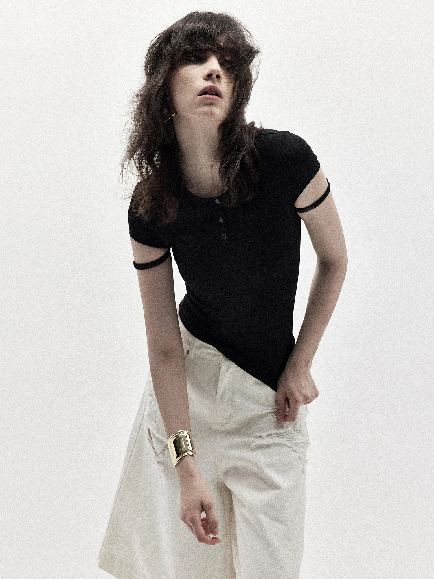 

Женская футболка INSECODEL Slim Fit: летний топ с черным дизайном, удобный, классический, для повседневной носки