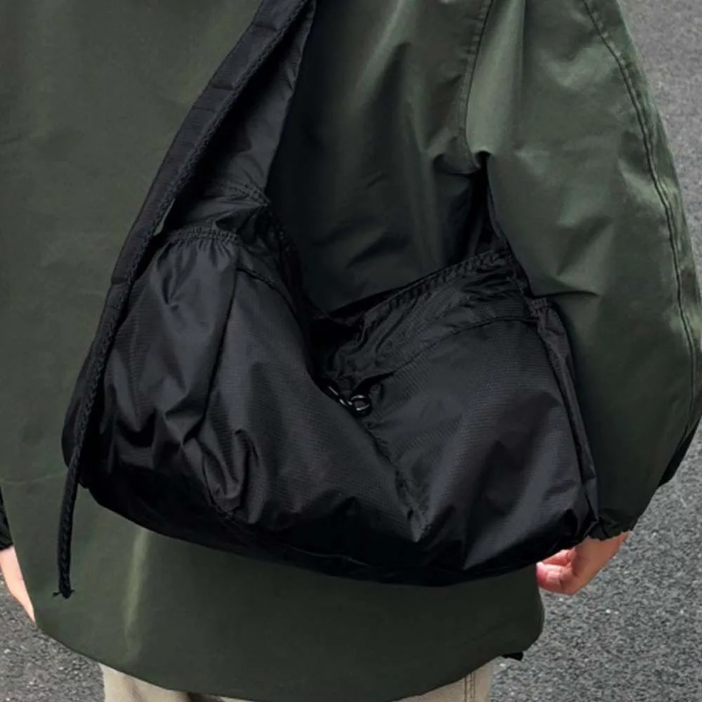 حقيبة كروس رجالية من قماش أكسفورد بلون سادة وحقيبة كتف ناعمة مقاومة للماء وحزام قابل للتعديل ومتعددة الوظائف