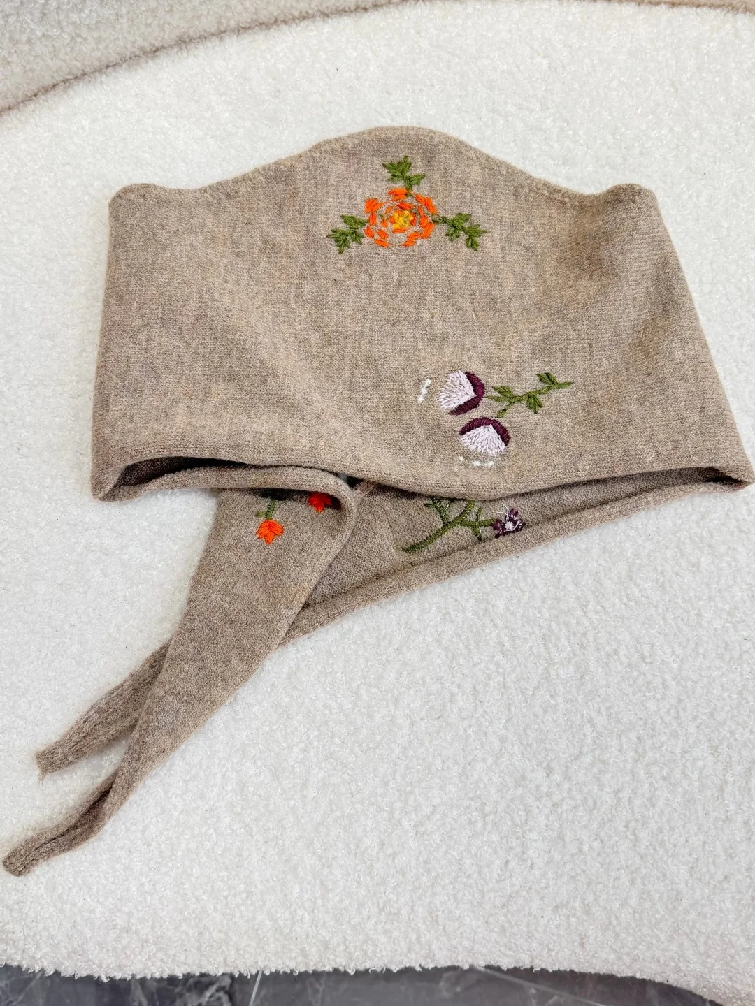 elegant-floral-embroidery-scarf-knitted-headscarf-women's-new-style-winter-fashion-accessory-korean-style-long-recta
