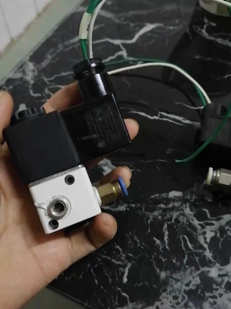 

Vacuum solenoid control valve 3V1-06 negative pressure 220v coil 24v two-position two-way 2v025 one in and one out pneumatic