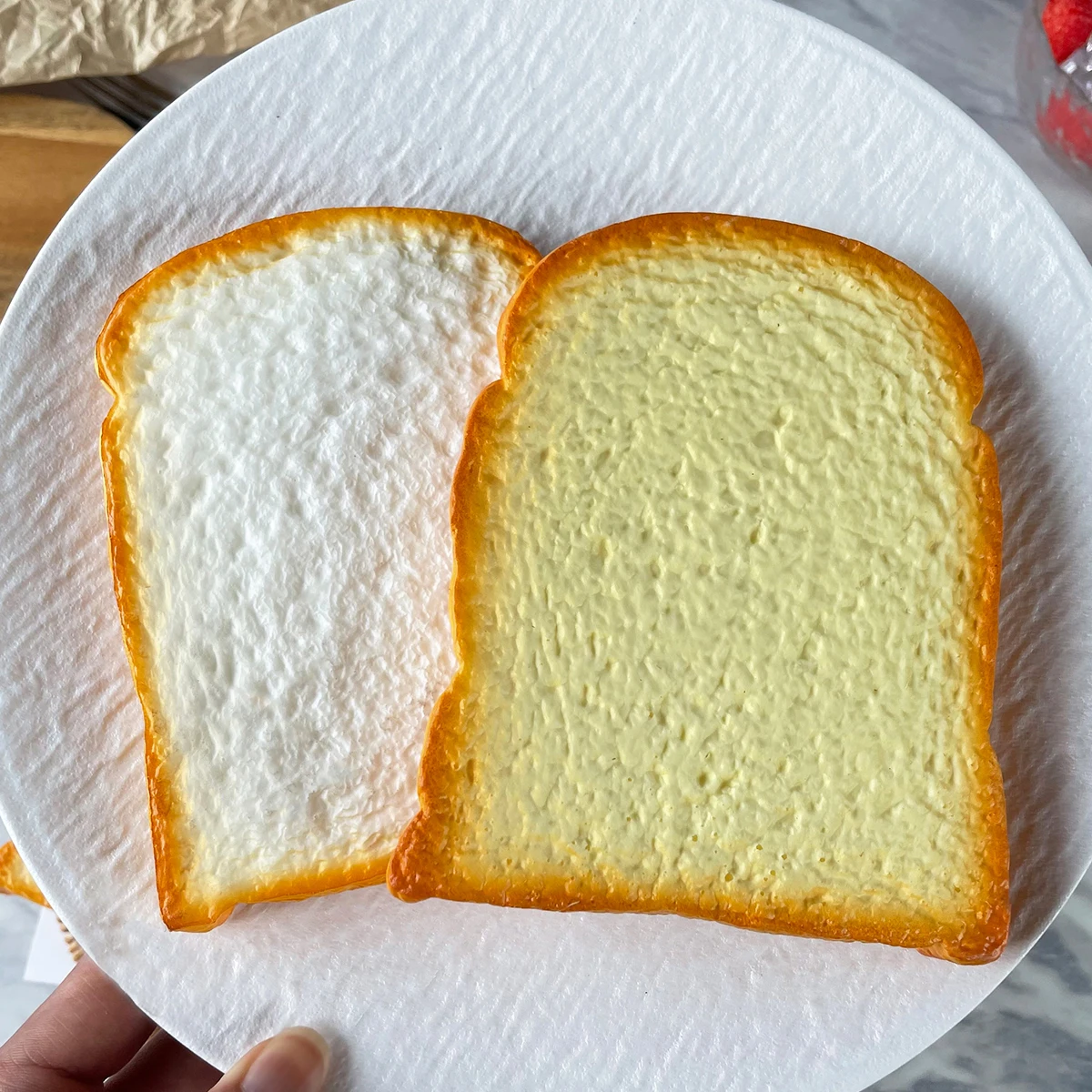 Realistische PU-Toastscheibe, gefälschtes Brotmodell für die Fotografie, Lebensmitteldisplay, Miniatur-Requisite, Party-Dekoration, Puppenhaus-Zubehör – Detail 4