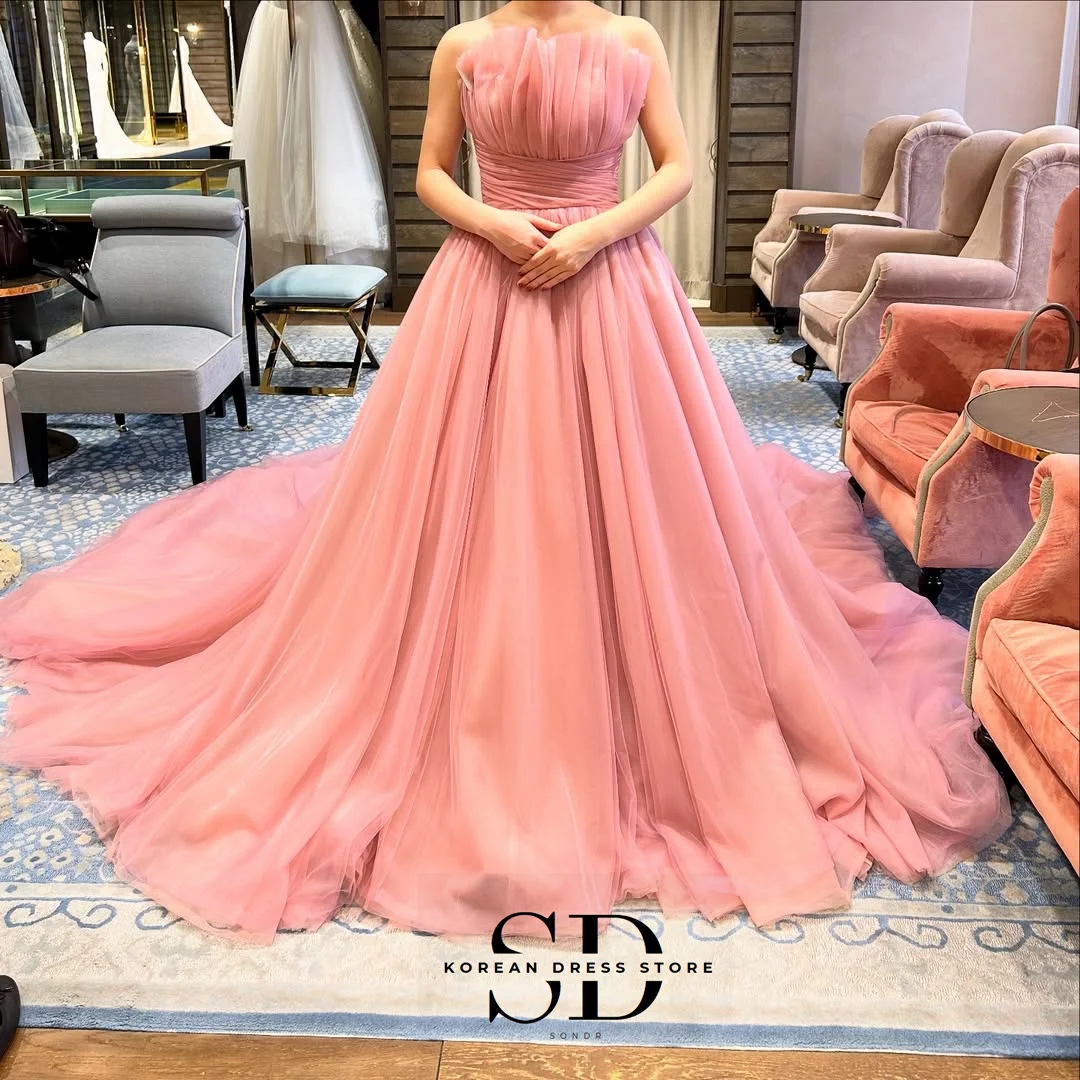 Lange sleep Luxe trouwjurken met lange sleep Zachte tule Strapless Luxe bruiloftsjurken Aangepaste jurk Speciale gelegenheid