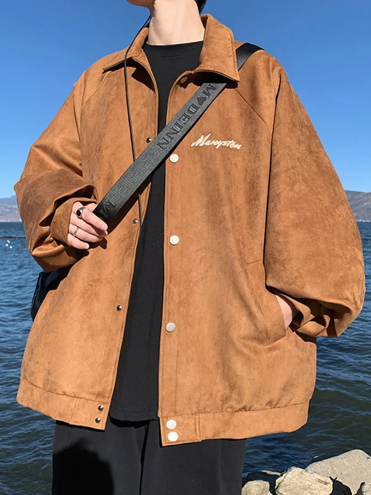

Коричневая замшевая куртка мужская винтажная в американском стиле, новая весенняя модель с отложным воротником, молодежная, модная, брендовая, ветрозащитная, с длинными рукавами, повседневная