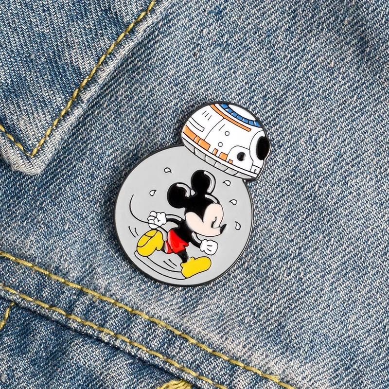 Disney Mickey Mouse Co-branded Brooch Robot Mickey Anime Pin Girl Scarf Buckle Boy Hat Badge Hot Selling Enamel Pins