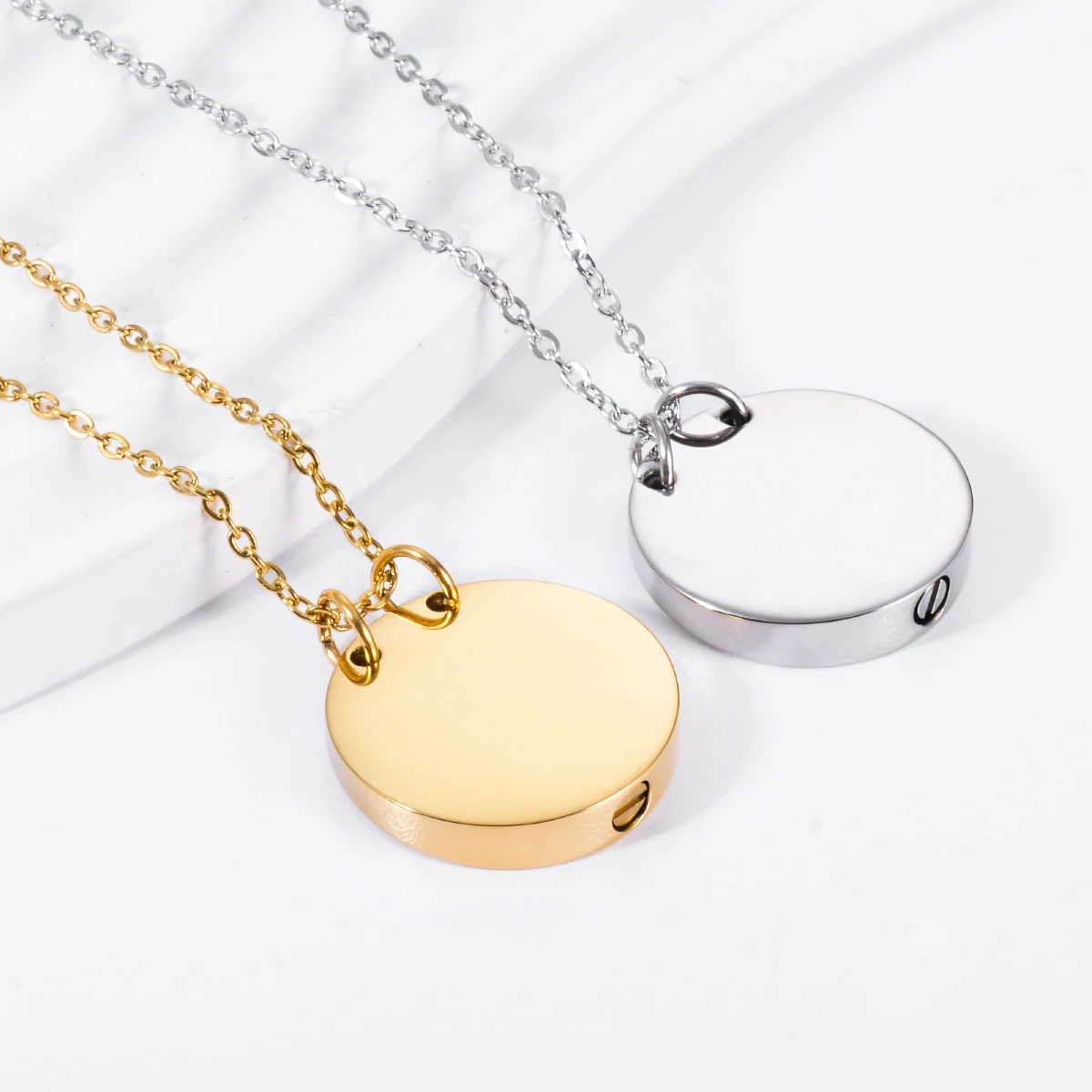 

Blank Round Stainless Steel Urn Necklace for Ashes Locket Pendant Keepsake Memorial Cremation Jewelry for Human/Pet Dropshipping