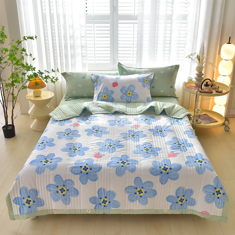1PC Reversible Blue Floral Print Summer Quilt Double Sided Soft Washable Lightweight Air Conditioning Comforter