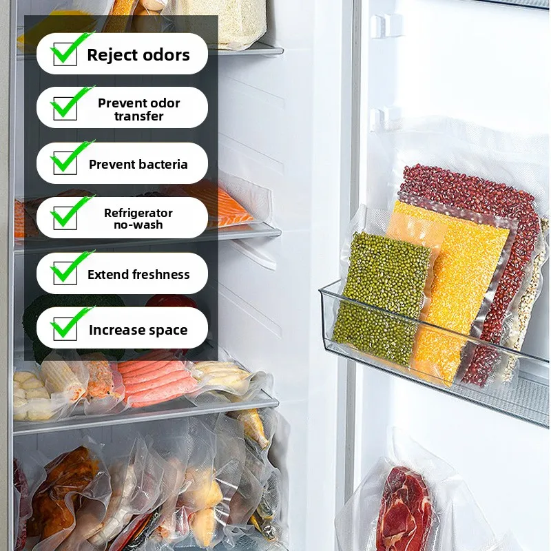 Автоматическая вакуумная упаковочная машина. Небольшая бытовая упаковка для консервирования пищевых продуктов.