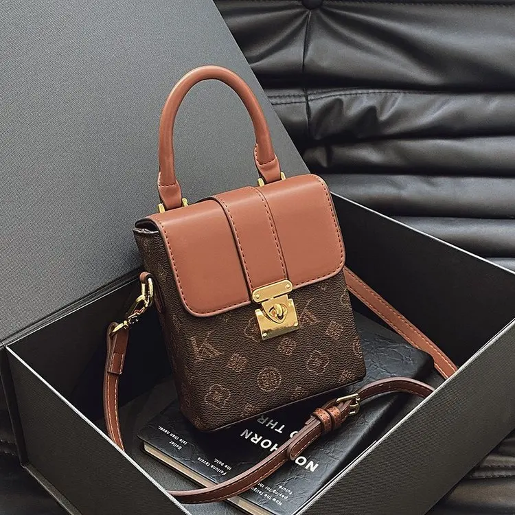 

Practical Elegant Diaper Bag For Women Luxury Crossbody Bag Designer Leather Tote Minimalist Vintage Large Capacity Bag