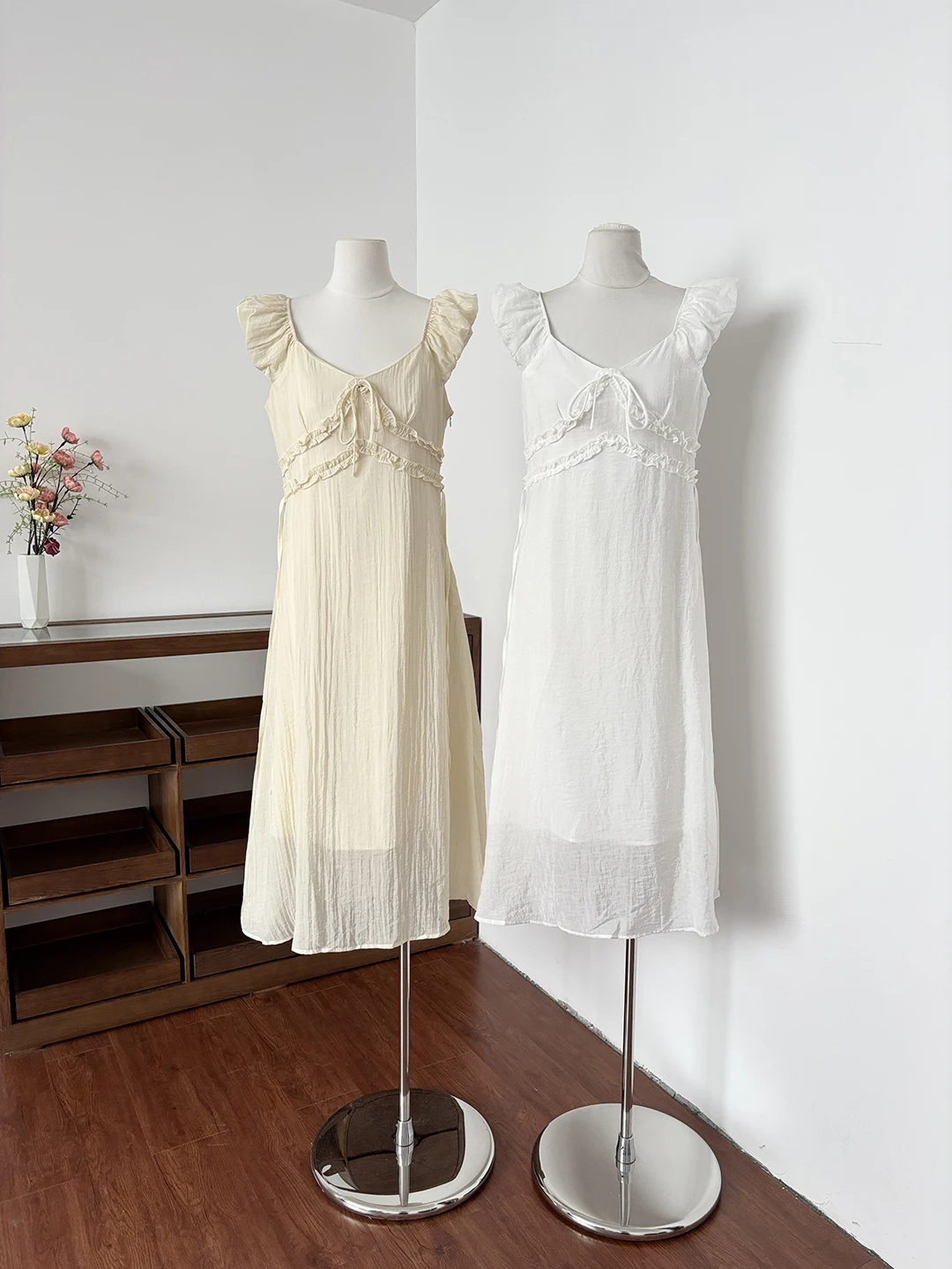 

Sweet Style Sleeveless V-Neck Dress Women's Summer A-Line Skirt with Pleated Waist Slimming Gentle Holiday Long Dress