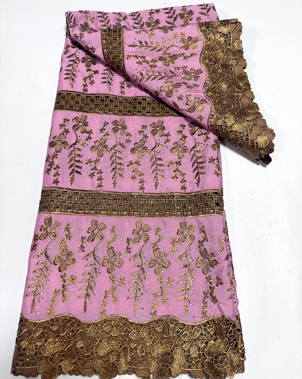 

Новейшее африканское швейцарское кружево из вуали с водорастворимой кружевной тканью, вышивка золотой нитью, высокое качество, для нигерийских женских платьев