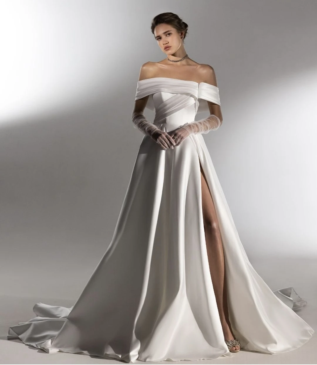 Elegante abito da sposa morbido raso spacco laterale con spalle scoperte a-line per le donne personalizza per Meausures abiti da sposa con cerniera sul retro