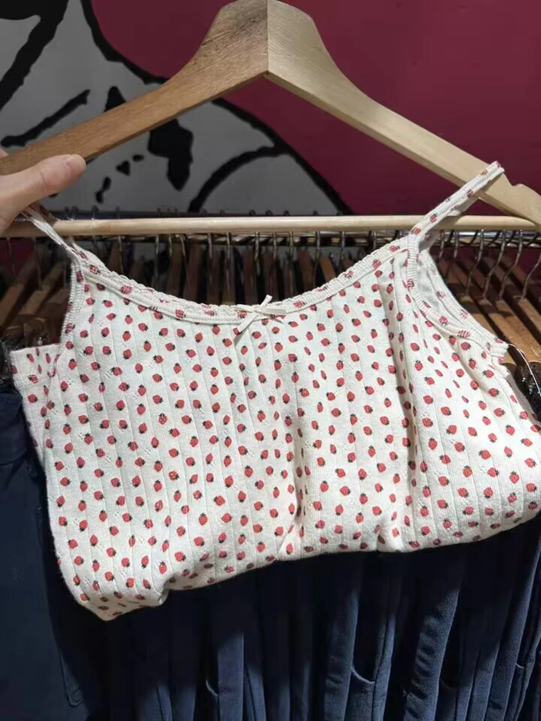 Conjunto de 2 piezas de pantalones cortos con chaleco de fresa para mujer, camiseta sin mangas ajustada con lazo y ojales y cintura elástica,